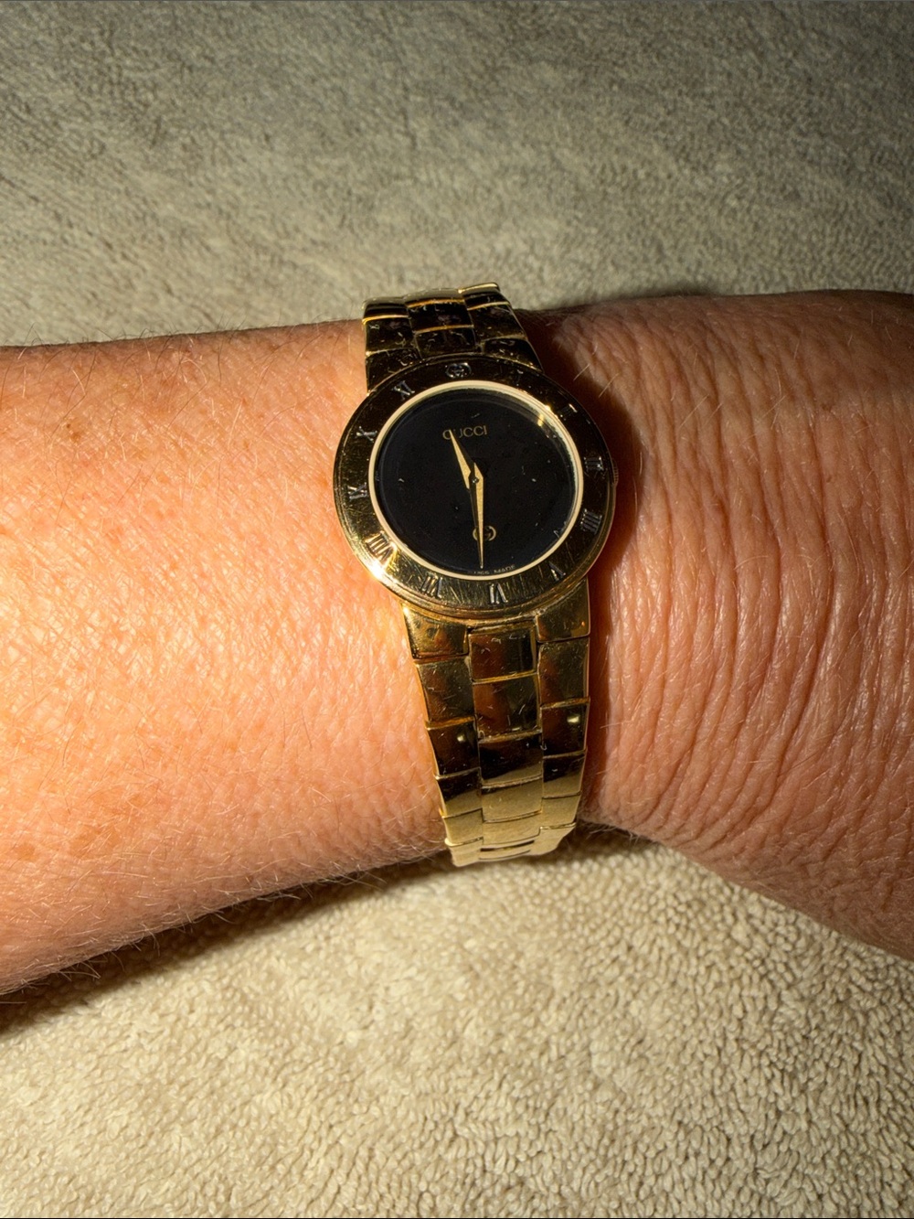 Gucci Gold-Tone Link Bracelet Watch with Black Dial real needs battery no box - Picture 5 of 14